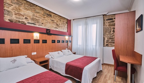 Habitación triple (1 double bed and 1 single bed)