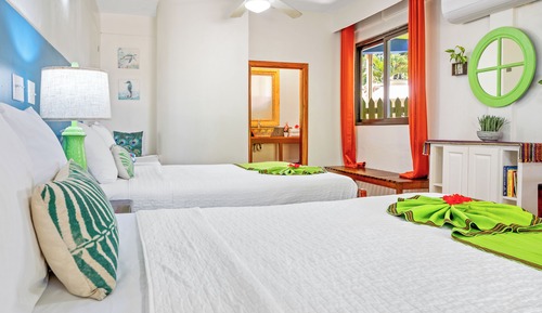 Habitación familiar, baño privado, junto a la playa