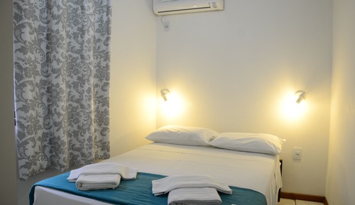 Habitación triple, balcón, vistas parciales al mar