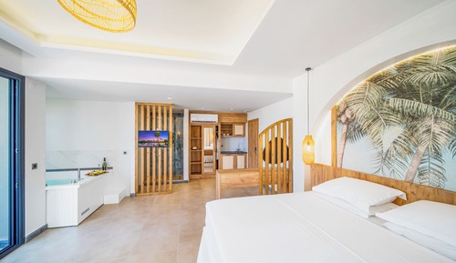 Executive Suite With Hot Tub