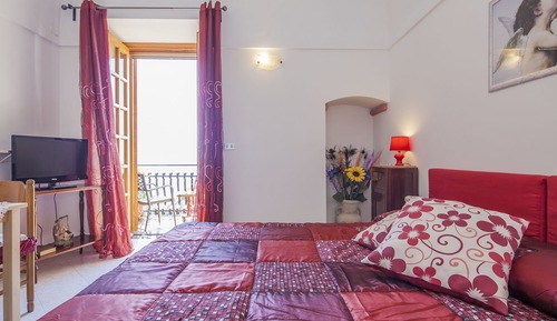 Habitación con 1 cama doble o 2 individuales, balcón