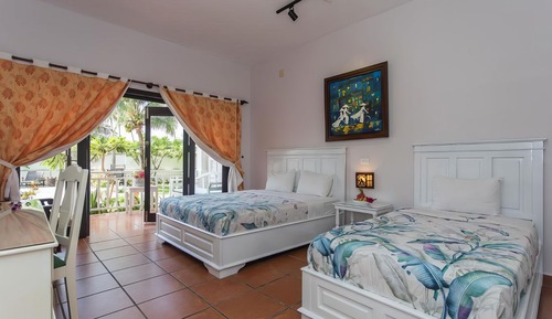 Habitación triple superior, vistas al jardín (Garden View Superior Triple)