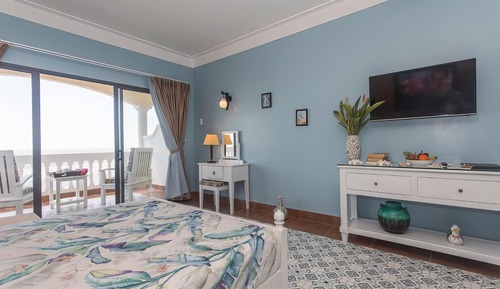 Habitación cuádruple Premier, frente al mar (Ocean Front Grace Family Suite)