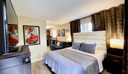 Suite estudio Confort, 1 cama de matrimonio grande con sofá cama, cocina, vistas a la piscina