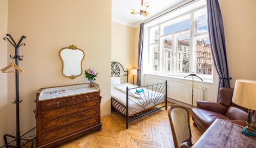 Habitación individual estándar, 1 cama doble, baño compartido, vistas a la ciudad