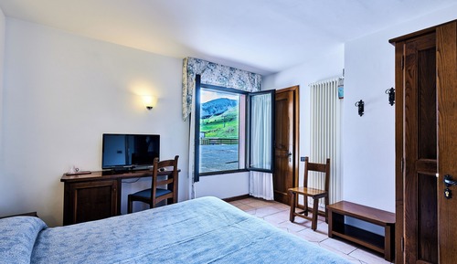 Habitación económica con 1 cama doble o 2 individuales, no fumadores, vistas a la montaña