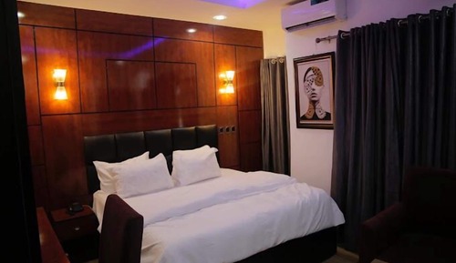 Habitación Confort, balcón, vistas a la ciudad