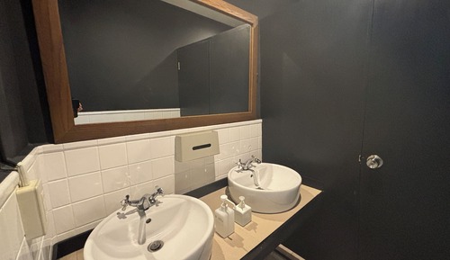 Dormitorio compartido económico, solo para hombres, no fumadores, vistas a la ciudad
