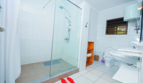 Habitación familiar con 1 cama doble o 2 individuales, vistas a la ciudad