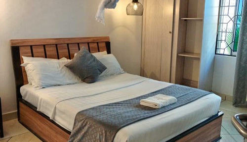 Estudio, vistas a la piscina