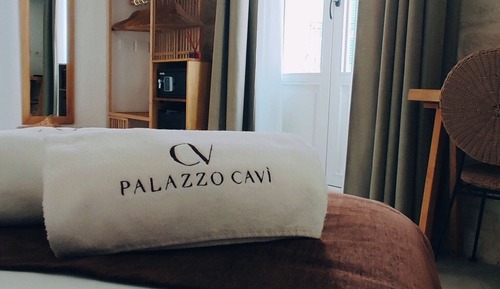 Habitación superior, balcón, vistas parciales al mar