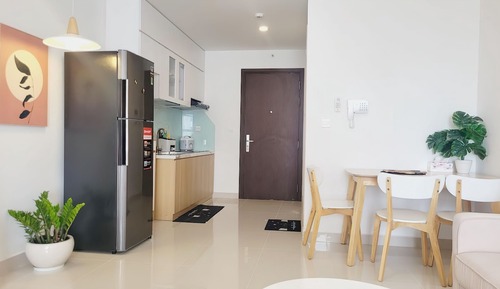 Estudio superior, 1 cama de matrimonio, cocina, vistas a la ciudad