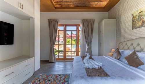 Deluxe Villa