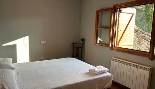 Habitación con 1 cama doble o 2 individuales, baño privado, vistas a la colina