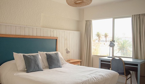 Habitación básica con 1 cama doble o 2 individuales