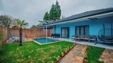 Villa familiar, vistas al patio