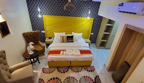 Habitación económica, balcón, vistas a la ciudad