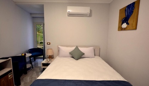 Habitación estándar con 1 cama doble o 2 individuales, vistas a la ciudad