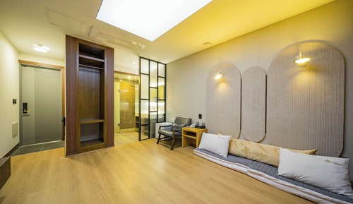 Korean Style Room (Ondol), City View