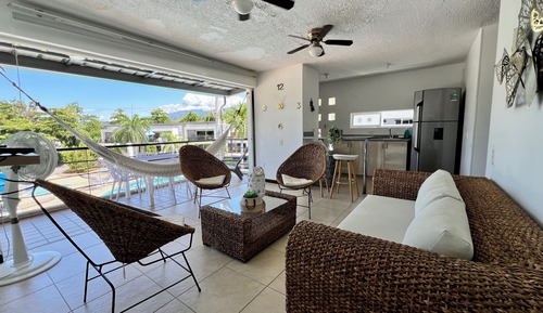 Apartamento familiar, vistas a la piscina