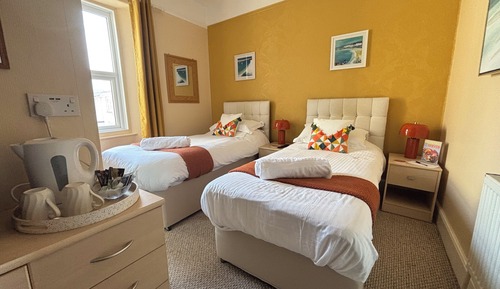 Habitación clásica con 2 camas individuales