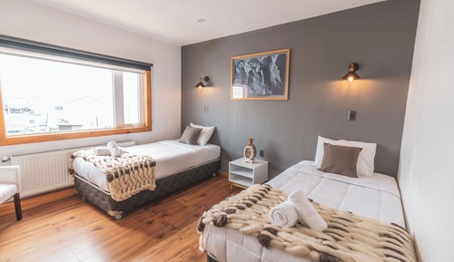 Habitación básica con 2 camas individuales