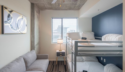 Apartamento clásico, 2 habitaciones, frigorífico y microondas, vistas a la ciudad