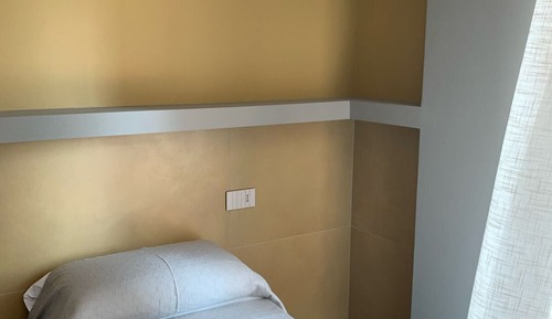 Habitación básica con 2 camas individuales