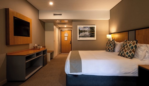 Habitación estándar con 1 cama doble o 2 individuales, patio, vistas al jardín