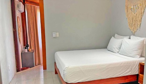 Estudio Deluxe, patio, vistas a la laguna