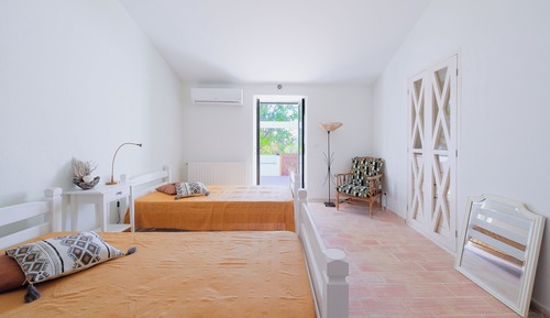 Habitación Confort con 1 cama doble o 2 individuales, baño privado, vistas al jardín