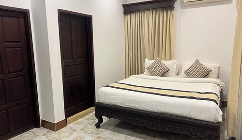 Habitación Deluxe con 1 cama doble o 2 individuales, balcón, vistas a la ciudad