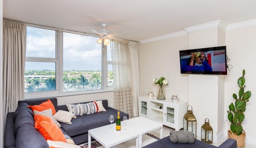 Habitación triple Confort, varias camas, cocina, vistas a la ciudad