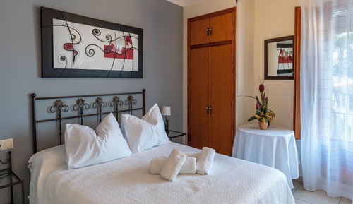 Habitación romántica, 1 cama de matrimonio grande, vistas a la ciudad