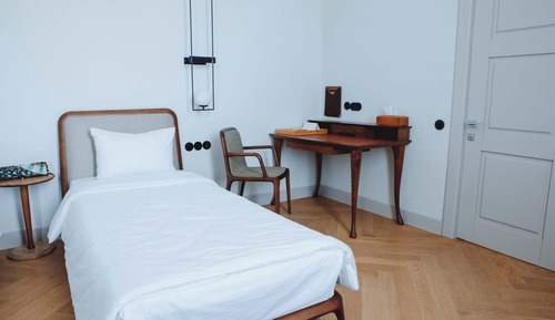 Habitación superior con 2 camas individuales, vistas a la ciudad