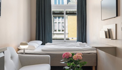 Habitación con 1 cama doble o 2 individuales, vistas a la ciudad