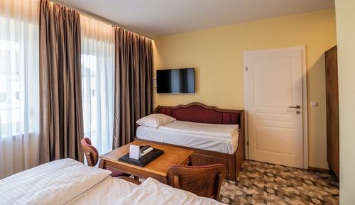 Habitación triple clásica, balcón