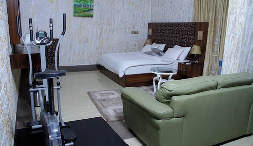 Habitación Confort, balcón, vistas a la ciudad