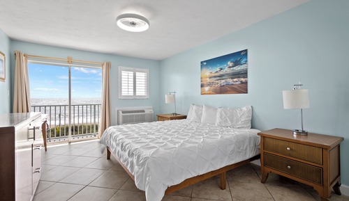 Habitación, 1 cama de matrimonio grande, balcón, vistas al mar (Oceanfront Inn Room #23)