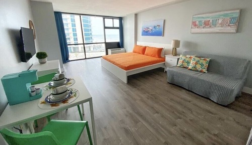 Habitación panorámica, 1 cama de matrimonio grande con sofá cama, cocina, vistas al mar