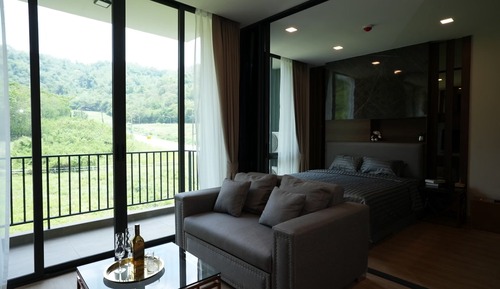 Apartamento de lujo, 1 cama de matrimonio grande con sofá cama, balcón, vistas a la montaña