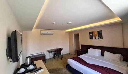 Habitación doble, 1 cama de matrimonio grande, no fumadores, baño privado