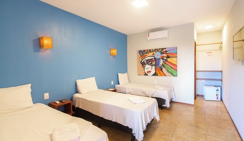 Habitación triple Deluxe, vistas a la piscina (Compartilhado)