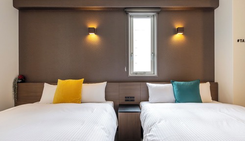 Habitación con 1 cama doble o 2 individuales, no fumadores, baño privado