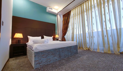 Habitación con 1 cama doble o 2 individuales, vistas a la ciudad