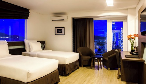 Habitación ejecutiva con 1 cama doble o 2 individuales, balcón, vistas a la ciudad