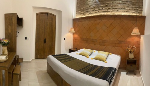 Habitación Confort con 1 cama doble o 2 individuales