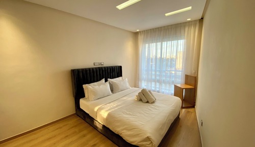 Apartamento superior, balcón, vistas a la ciudad