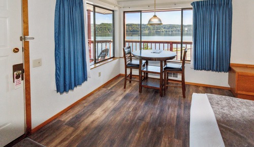 Habitación, balcón, vistas al mar