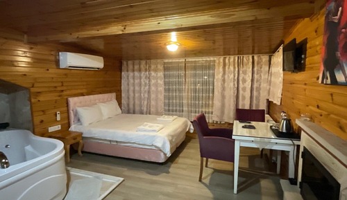 Suite Special Room with Jacuzzi and Fireplace